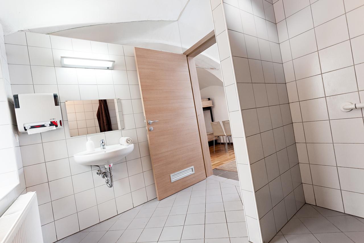 Hostel Situla Novo Mesto Buitenkant foto